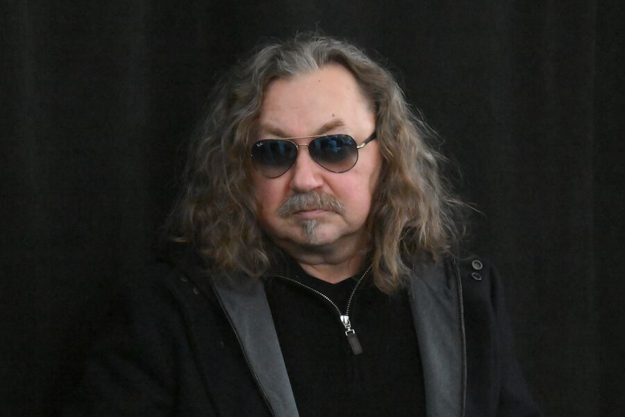 Певец Игорь Николаев на&nbsp;церемонии прощания с&nbsp;телеведущим Юрием Николаевым в&nbsp;Москве, 8&nbsp;ноября 2025&nbsp;года