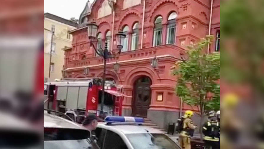 МЧС опровергло сообщения о пожаре в Театре Наций в Москве