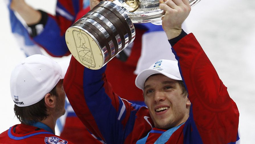 Форвард сборной России Николай Кулемин после победы на ЧМ-2012