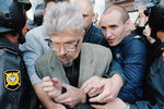 Лидер НБП (запрещена в России) Эдуард Лимонов во время «Марша несогласных» на Пушкинской площади в Москве, 2007 год