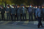 Сотрудники правоохранительных органов во время акции протеста в Бишкеке, 5 октября 2020 года