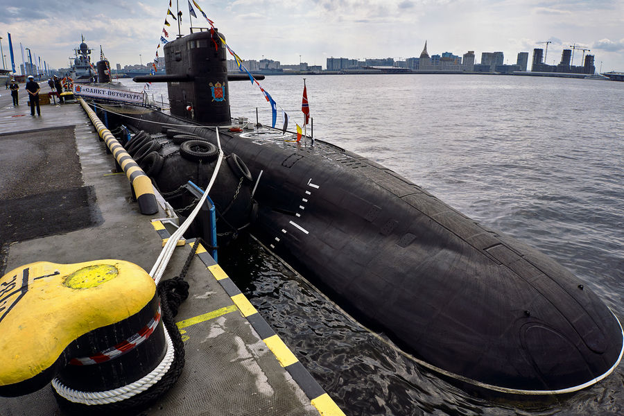 Дизель-электрическая подводная лодка «Санкт-Петербург» проекта 677 «Лада»