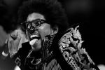 <b>Shock G (25 августа 1963 – 22 апреля 2021).</b> Грегори Эдвард Джейкобс (Shock G) — американский рэпер, который был наиболее известен как ведущий вокалист хип-хоп группы Digital Underground 