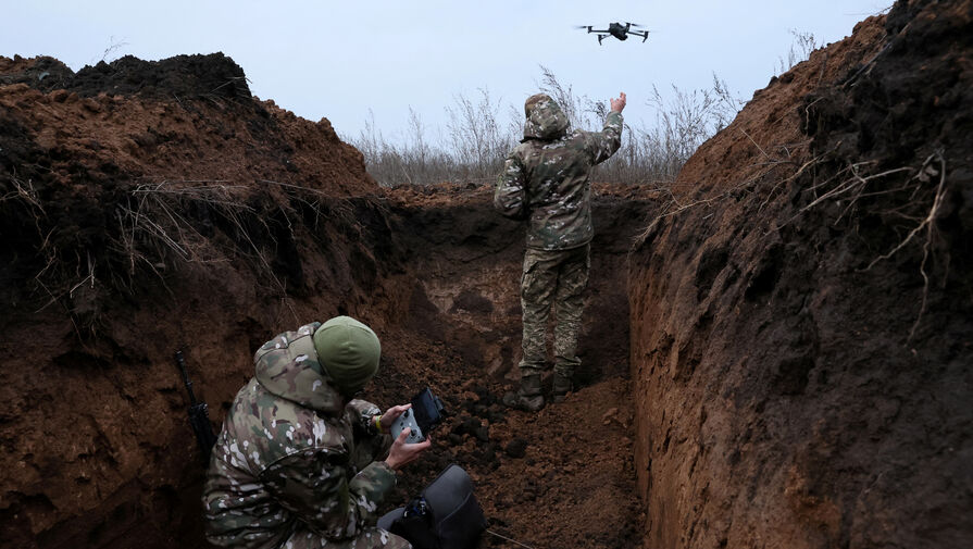 Mash: дрон ВСУ сбросил две гранаты на энергоподстанцию в Брянской области