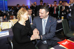 Бывший премьер-министр Украины Юлия Тимошенко и лидер Украинского демократического альянса за реформы (УДАР) Виталий Кличко во время Конгресса Европейской народной партии в Конференц-центре Дублина, 6 марта 2014 года 