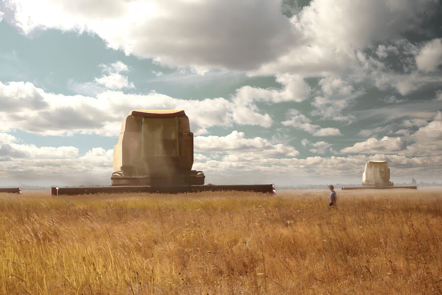 <b>«Мальчик и робот», реж. Екатерина Задорина</b>
<br><br>
<b>Где и когда смотреть:</b> неизвестно
<br><br>
Грустный мальчик (Сергей Задорин) и робот (голос Диомида Виноградова), похожий на&nbsp;два склеенных плафона, идут по&nbsp;пустынным землям постапокалиптического мира, жизнь в&nbsp;которых давно прервана войной. Направляются герои к&nbsp;мальчиковому отцу — он, как сообщается, ждет их где-то «на той стороне». Вокруг, кажется, ни души, однако безоблачной прогулку не назовешь: по&nbsp;небу то и дело проносятся смертоносные дроны, а тянущаяся катастрофа порождает не только завораживающие пейзажи, но и множество опасных препятствий.
