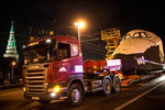 Транспортировка макета космического корабля «Буран» по улицам Москвы для установки на ВДНХ