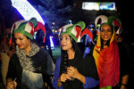 Иранцы празднуют отмену санкций на улицах Тегерана