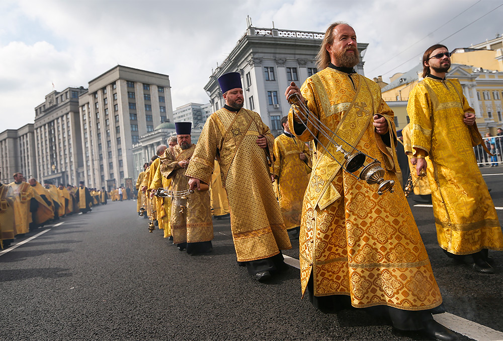 Крестный ход в честь 700-летия Высоко-Петровского монастыря в Москве