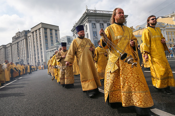 Крестный ход в честь 700-летия Высоко-Петровского монастыря в Москве