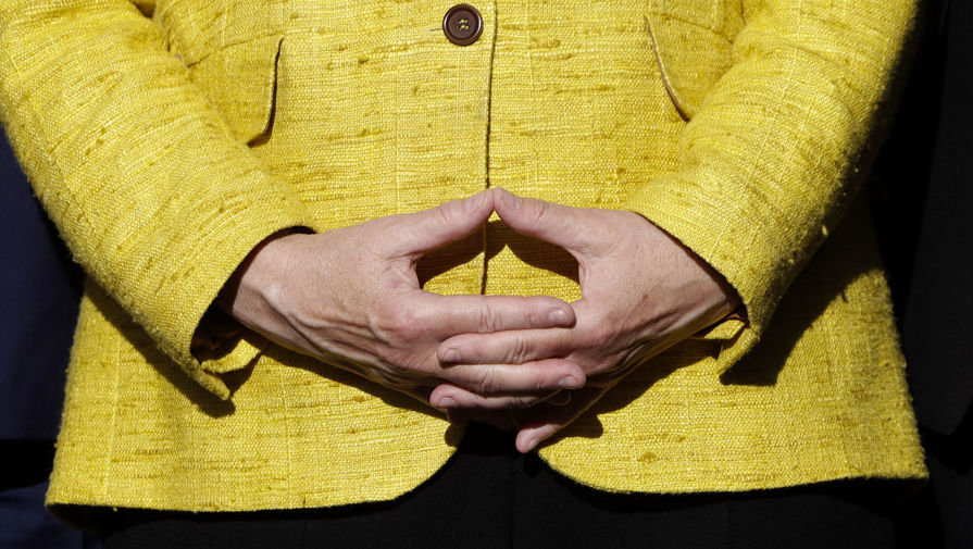 Руки канцлера Германии Ангелы Меркель 