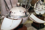 Космический аппарат «Луна-9» в музее НПО им. Лавочкина, 2004 год. 