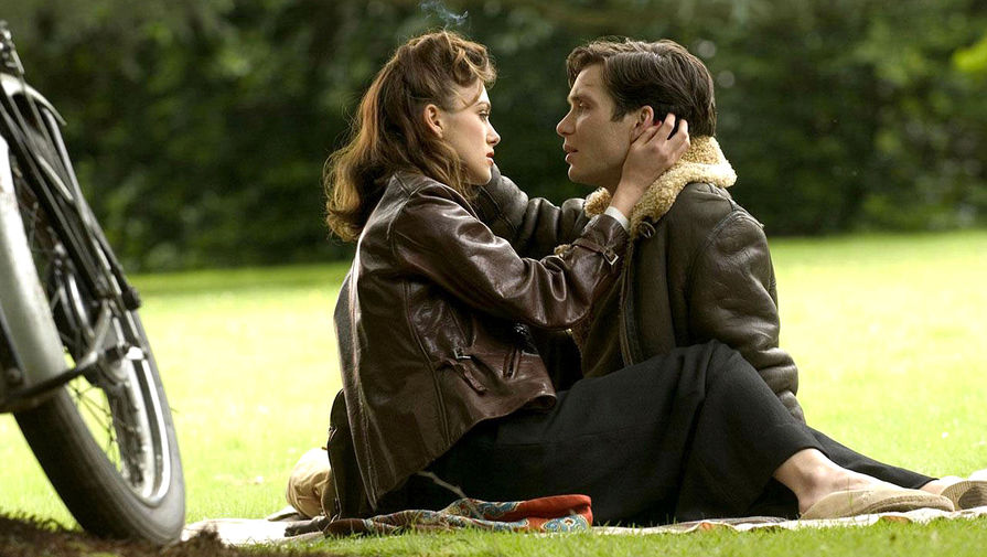 Кира Найтли и Киллиан Мерфи в картине «Запретная любовь» (2008)