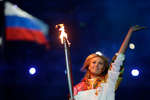 Мария Шарапова с Олимпийским факелом на церемонии открытия XXII зимних Олимпийских игр в Сочи на стадионе «Фишт», 2014 год