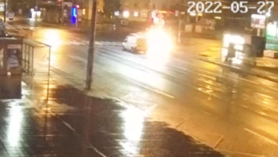 Огненное ДТП автомобиля каршеринга в Санкт-Петербурге попало на видео