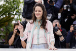 Актриса Марион Котийяр во время 76-го Каннского кинофестиваля во Франции, 21 мая 2023 года