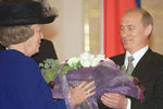 5 июня 2001 года. Королева Нидерландов Беатрикс и президент России Владимир Путин во время встречи в Георгиевском зале Кремля