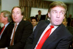 Роберт и Дональд Трамп (слева направо), 1990 год