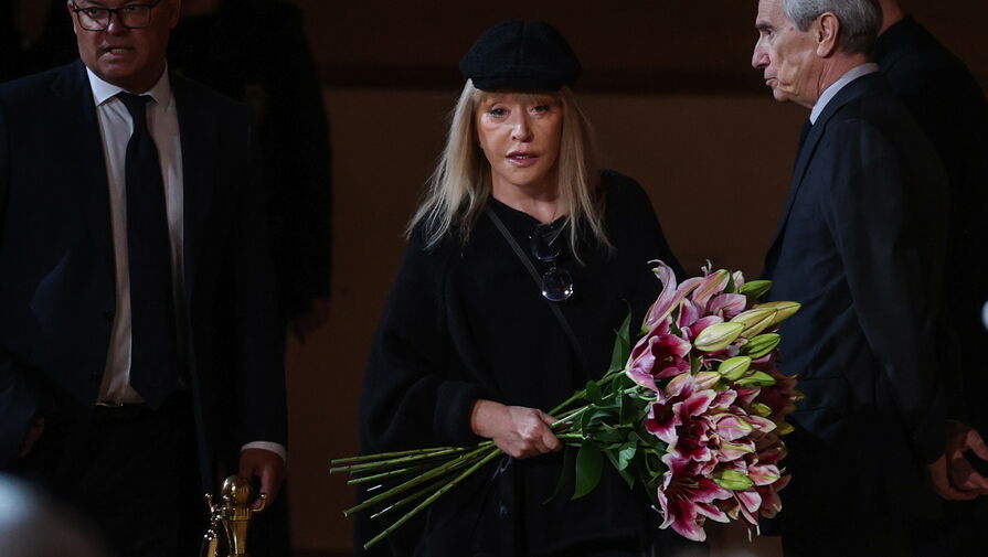 Пугачева простилась с Горбачевым на церемонии в Колонном зале Дома Союзов в Москве 