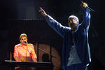 Элтон Джон и Эминем во время исполнения композиции «Stan» на церемонии «Грэмми» в Лос-Анджелесе, 2001 год