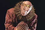 Сцена из спектакля «Гамлет» по пьесе У. Шекспира. В роли Артиста – Владимир Этуш, 1998 год 