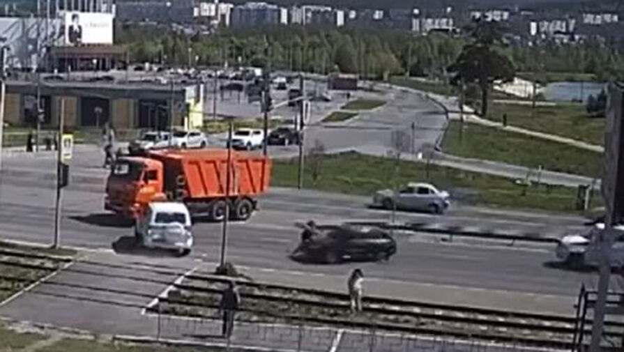 В Златоусте сотрудник ГИБДД бегом пытался догнать машину нарушителя