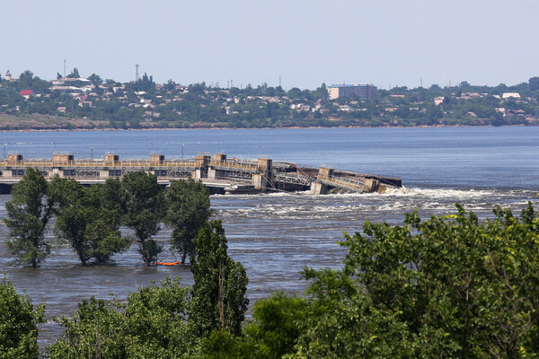 Разрушенная плотина Каховской ГЭС, 6&nbsp;июня 2023&nbsp;год