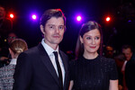 Актеры Сэм Райли (слева) и Александра Мария Лара на открытии 73-го Берлинского кинофестиваля, 16 февраля 2023 года