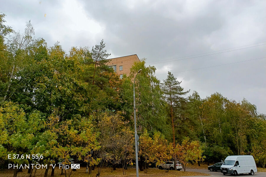 Фото днем с&nbsp;основной камеры