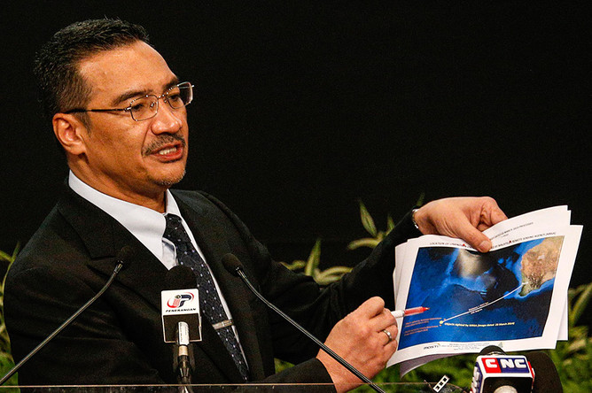 Министр транспорта Малайзии Хишамуддин Хусейн на пресс-конференции в столице Малайзии