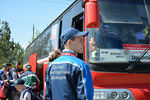 Представители «Единой транспортной дирекции» встречают пассажиров поездов, следующих по единому билету, и провожают их к автобусам
