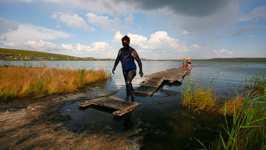 Отдыхающие на озере Тус в Хакасии, 2013 год