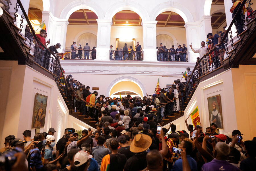 Протестующие в&nbsp;президентской резиденции, Коломбо, Шри-Ланка, 9&nbsp;июля 2022&nbsp;года