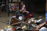 Мощное наводнение на Филиппинах вызвал тропический шторм «Ваши», обрушившийся на острова вечером в пятницу. Он принес сильные ливни, за которыми последовали паводки, сообщает агентство AP. Особенно сильно пострадали два прибрежных города Кагаян-де-Оро и Илиган острова Минданао.
