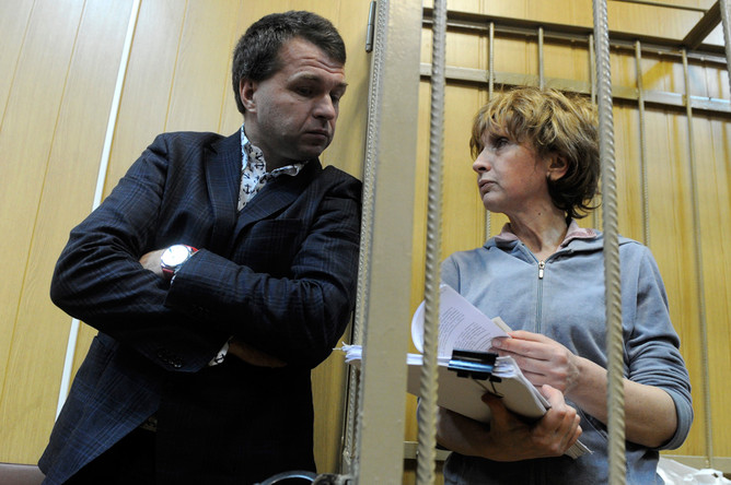 Наталья Гулевич с адвокатом Андреем Штанько в зале суда