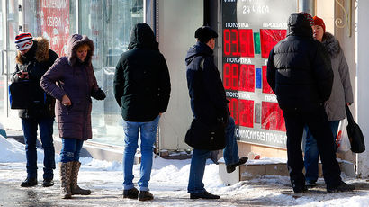 Россияне скупают валюту, как в 2014 году