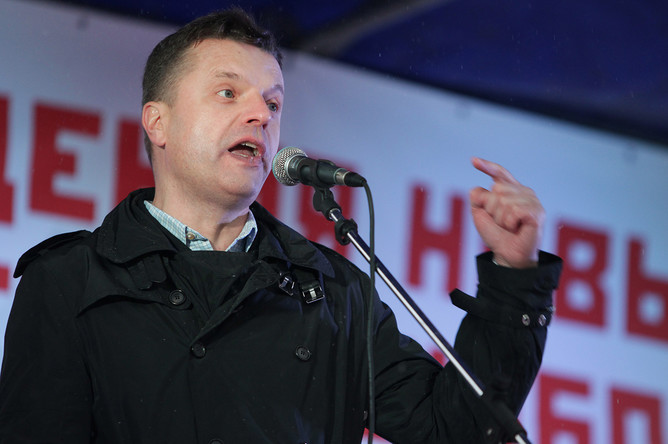 Журналист Леонид Парфенов выступает на митинге «За честные выборы» на Болотной площади