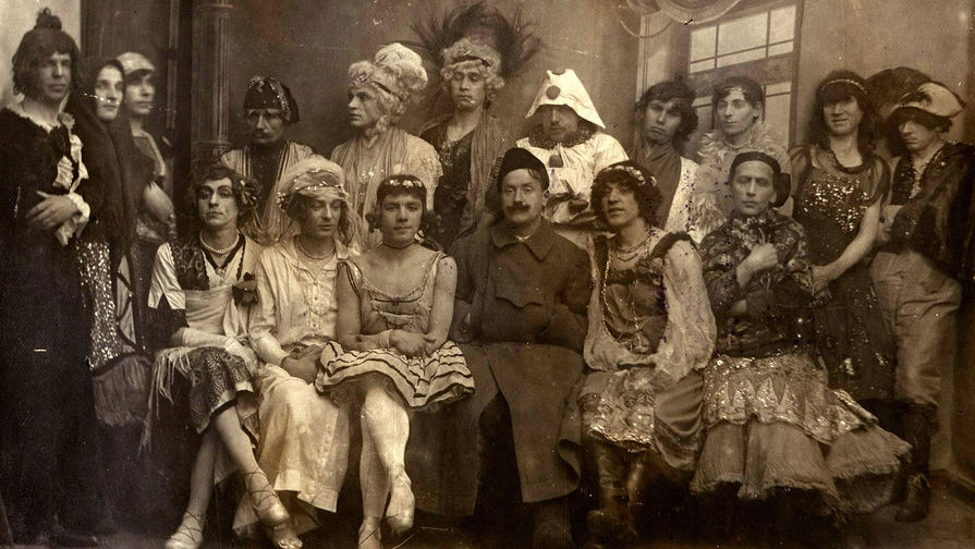Члены подпольного «гей-клуба» в Петрограде 1921 году