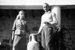 Жак-Ив Кусто с женой Симоной во дворе своего дома в Тулоне, 1952 год