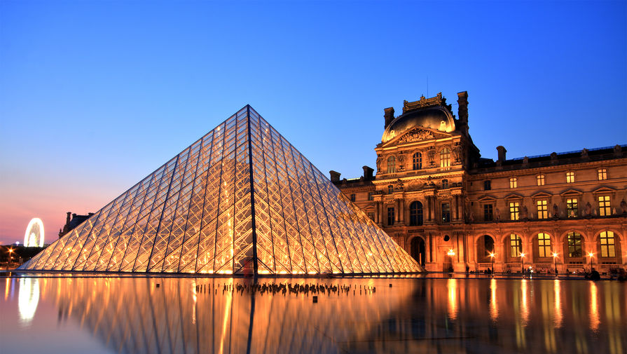 Лувр и Версаль сократят время вечерней подсветки для экономии энергии