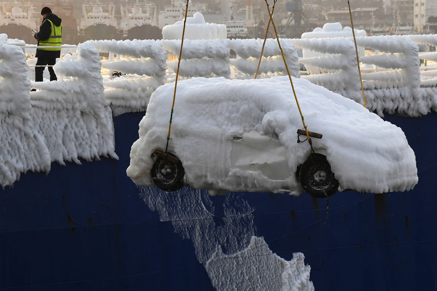 Отбивают лед молотком. Что стало с иномарками, привезенными из Японии во Владивосток