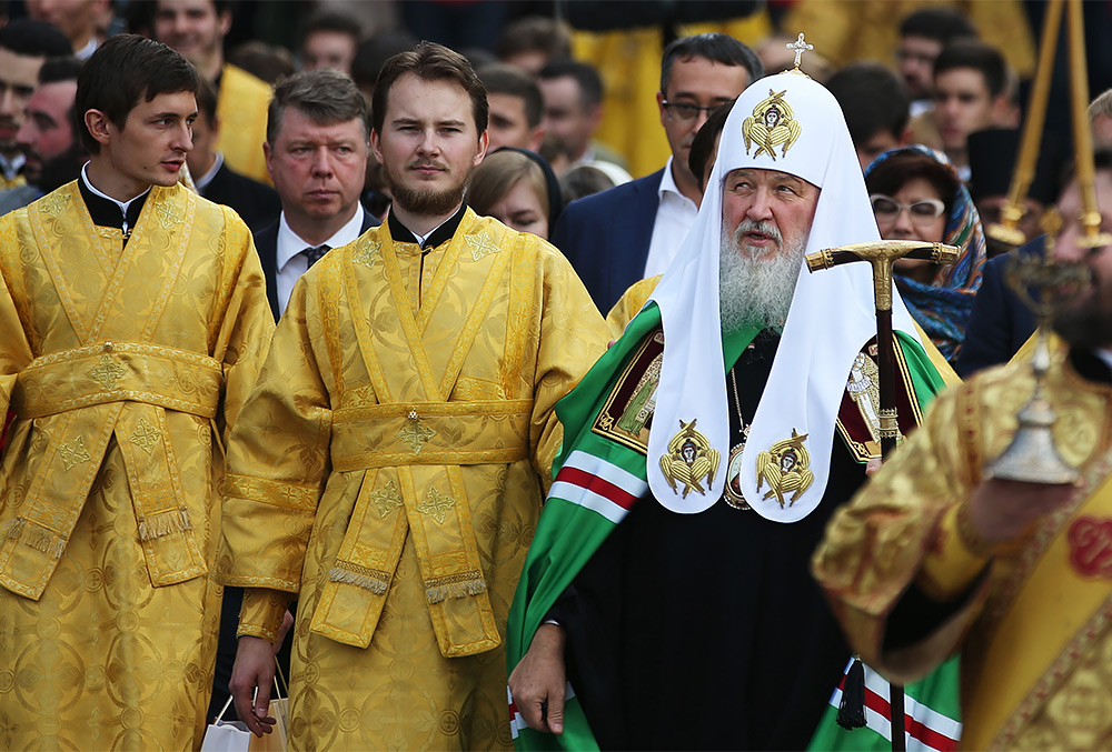 Патриарх Московский и всея Руси Кирилл во время крестного хода по исторической Петровской дороге от Московского Кремля к древнему Высоко-Петровскому монастырю
