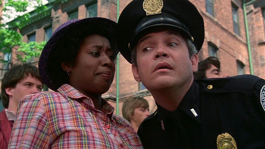 Кадр из&nbsp;фильма &laquo;Полицейская академия&raquo; (1984)