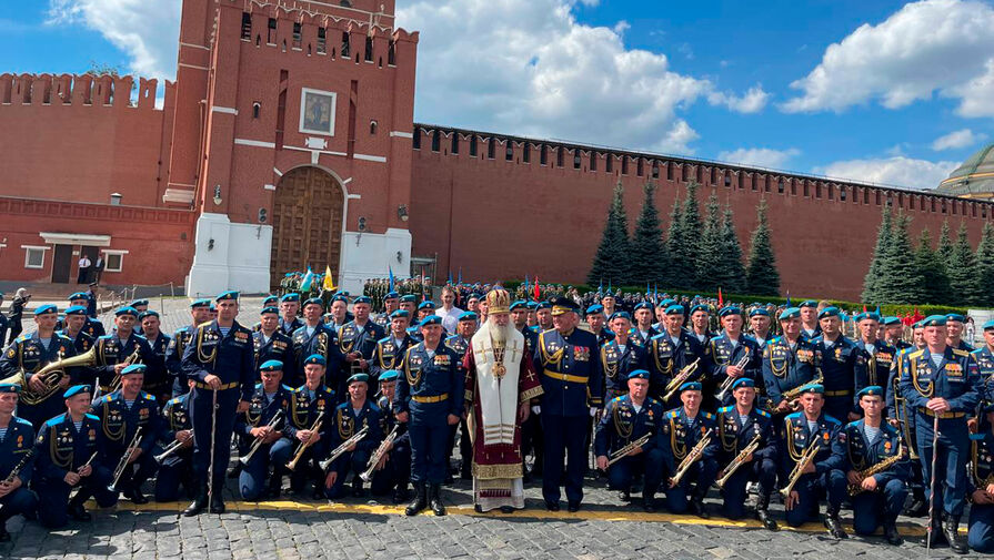 В Москве прошли торжества в честь дня ВДВ и праздника Ильин День на улице Ильинке