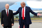 Президент РФ Владимир Путин и президент США Дональд Трамп во время встречи на военной базе Эльмендорф - Ричардсон на Аляске, 15 августа 2025 года