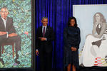 Бывший президент США Барак Обама и экс-первая леди Мишель Обама во время презентации портретов в Национальной портретной галерее в Вашингтоне, февраль 2018 года