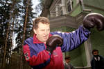 Лидер ЛДПР Владимир Вольфович Жириновский занимается спортом, 1994 год 