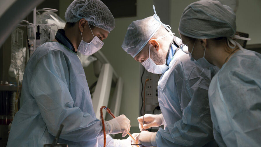 Нейрохирурги удалили опухоль позвоночника пациентке сразу после кесарева сечения