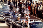 Джон Кеннеди за несколько секунд до гибели. 22 ноября 1963 года