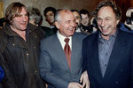 Жерар Депардье, Михаил Горбачев и Пьер Ришар в Москве (1993) 